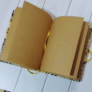 CUADERNO LISO EN HOJA KRAFT 180 pág.
