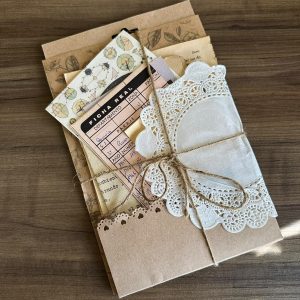 Lote de papeles originales, blondas y tags para journaling
